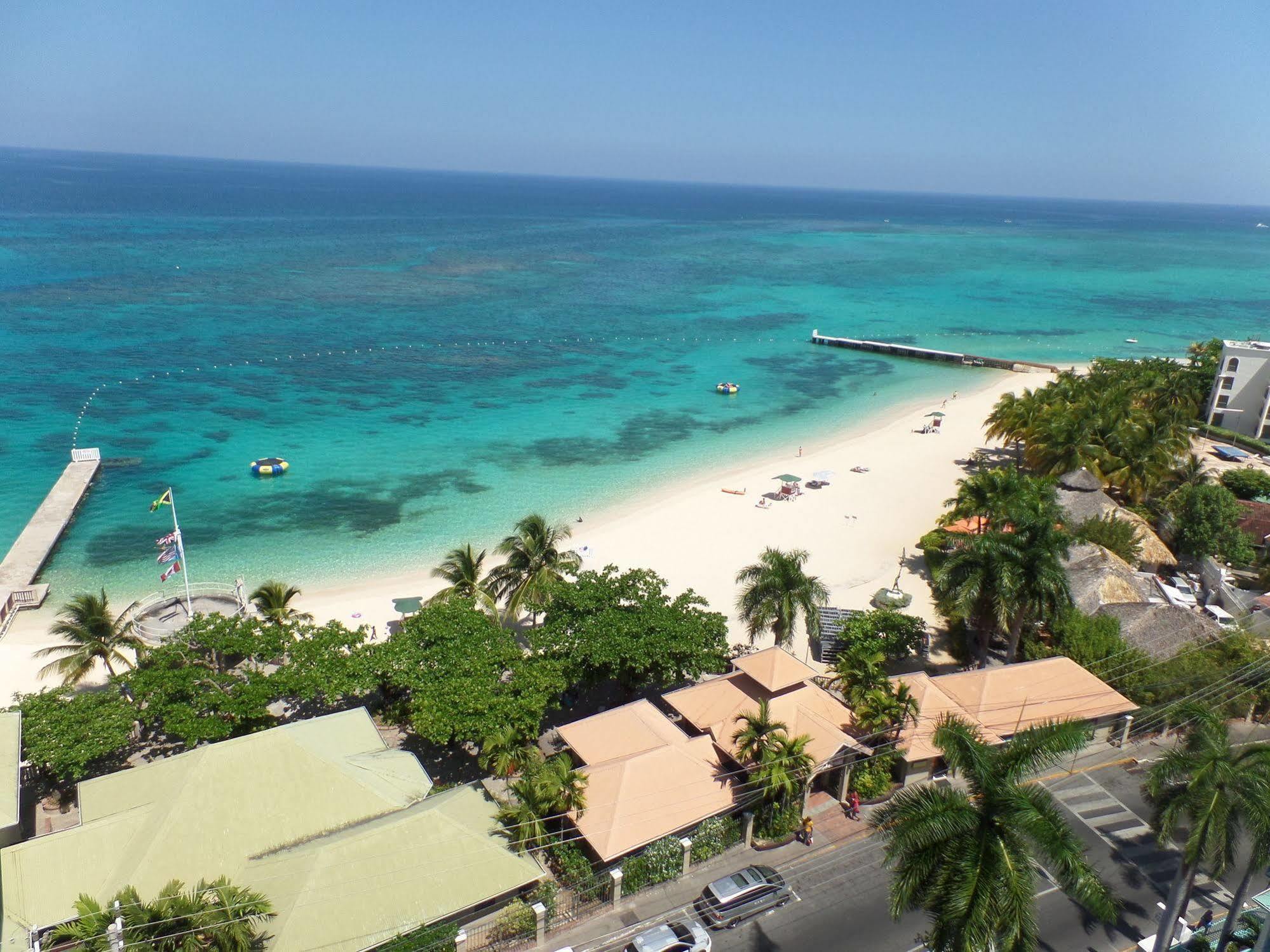 Beach Condos -Montego Bay Club Beach Resort Exteriör bild