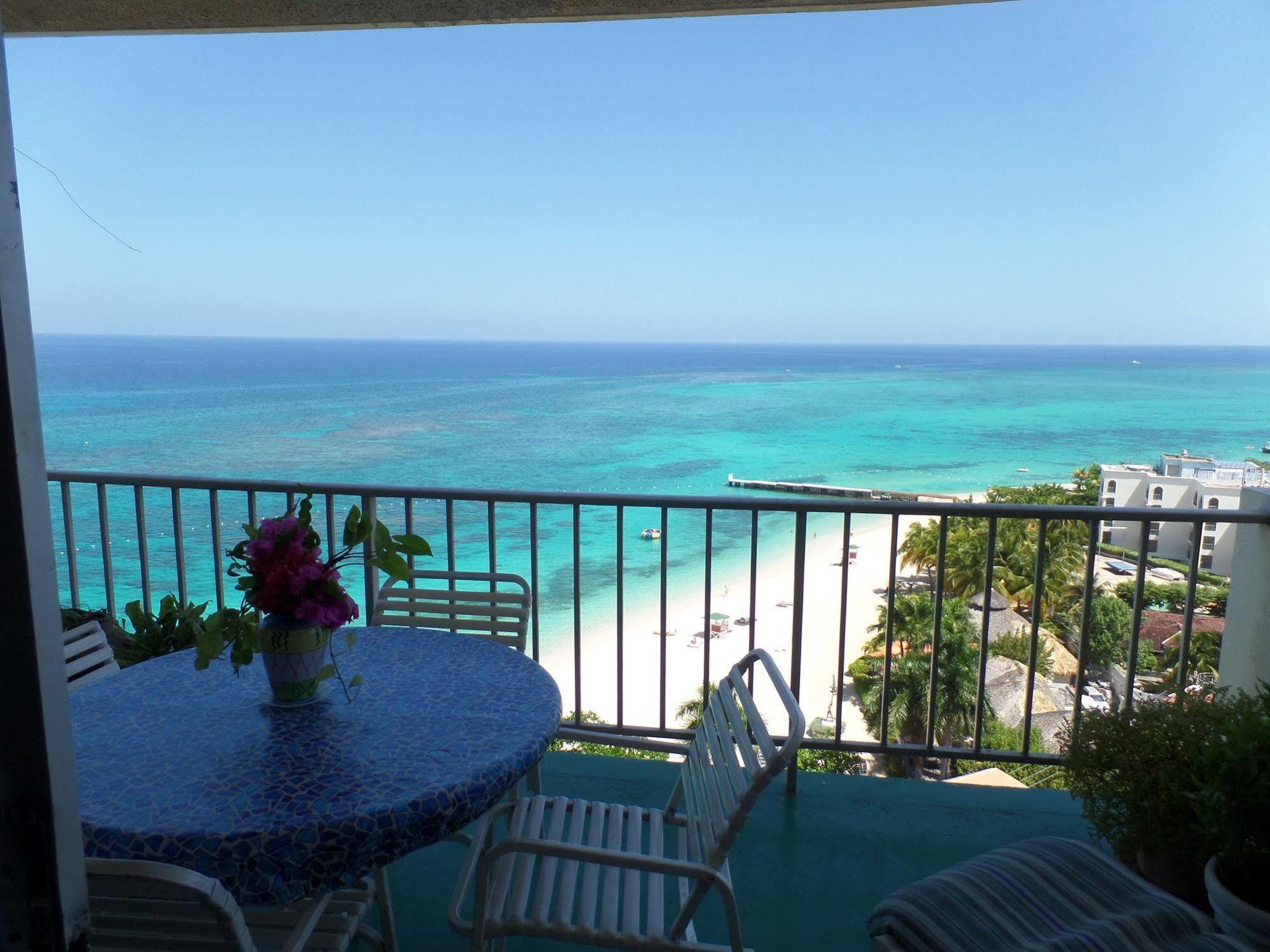 Beach Condos -Montego Bay Club Beach Resort Exteriör bild